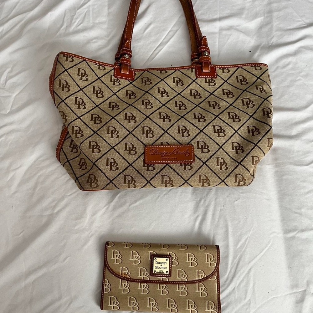 Dooney and Bourke Signature Print And Brown leather Shoulder Bag With wallet - Picture 3 of 8